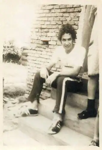 Romania souvenir photo 6 x 9 cm young man in the yard