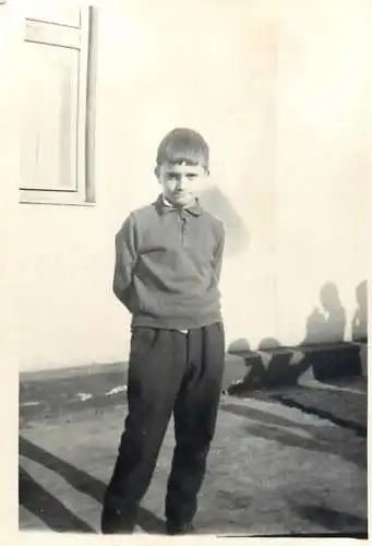 Romania souvenir photo 6 x 9 cm school boy in courtyard