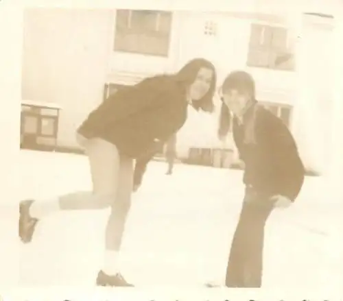 Romania souvenir photo 6 x 9 cm school girls in the winter snow