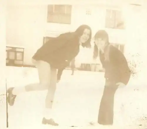 Romania souvenir photo 6 x 9 cm school girls in the winter snow