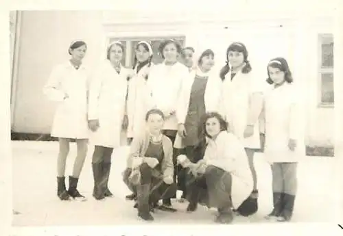 Romania souvenir photo 6 x 9 cm school girls in lab coats in the winter snow