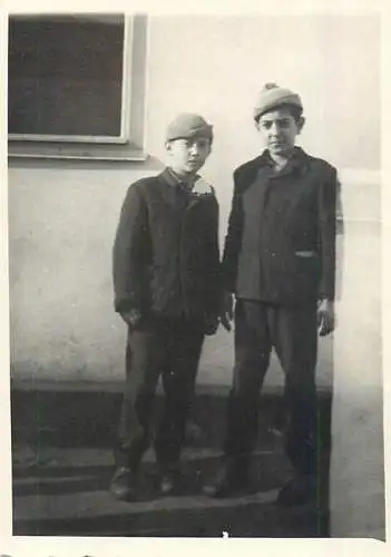 Romania souvenir photo 6 x 9 cm schoolboys in the yard