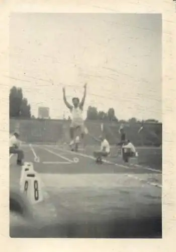 Romania atletism Bucuresti 1975 sport topic souvenir photo 6 x 9 cm length jump