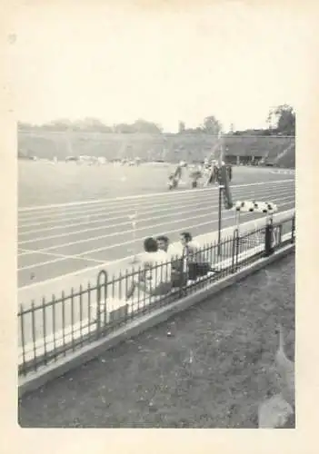 Romania atletism Bucuresti 1975 sport topic souvenir photo 6 x 9 cm stadium athlets