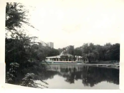 Romania atletism Bucuresti 1975 sport topic souvenir photo 6 x 9 cm lake and pavillion