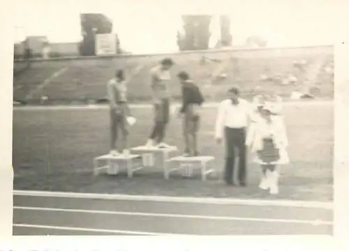 Romania atletism Bucuresti 1975 sport topic souvenir photo 6 x 9 cm stadium event cross podium