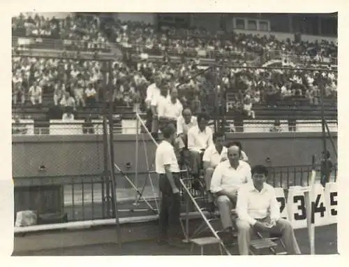 Romania atletism Bucuresti 1975 sport topic souvenir photo 6 x 9 cm stadium event coach