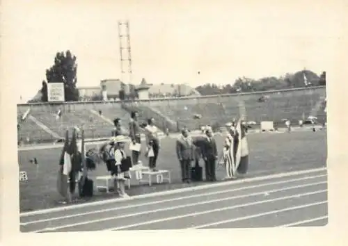 Romania atletism Bucuresti 1975 sport topic souvenir photo 6 x 9 cm stadium event parade and flags