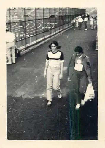 Romania atletism Bucuresti 1975 sport topic souvenir photo 6 x 9 cm stadium event