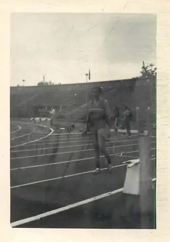 Romania atletism Bucuresti 1975 sport topic souvenir photo 6 x 9 cm stadium event athletes