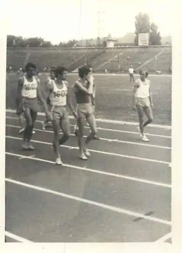 Romania atletism Bucuresti 1975 sport topic souvenir photo 6 x 9 cm stadium event athletes