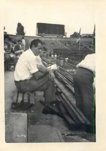 Romania atletism Bucuresti 1975 sport topic souvenir photo 6 x 9 cm stadium event spectators