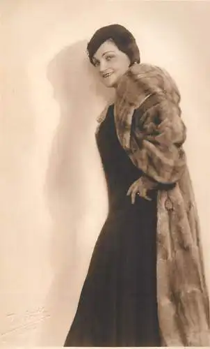 Romania studio foto Julietta 1933 elegant lady fur coat