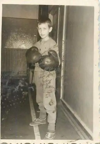 Romania photo 6 x 9 cm children boxing gloves