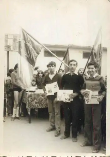 Romania photo 6 x 9 cm children cross friends diploma awards flag