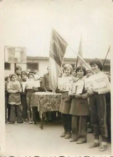 Romania photo 6 x 9 cm children cross awards ceremony diploma flag