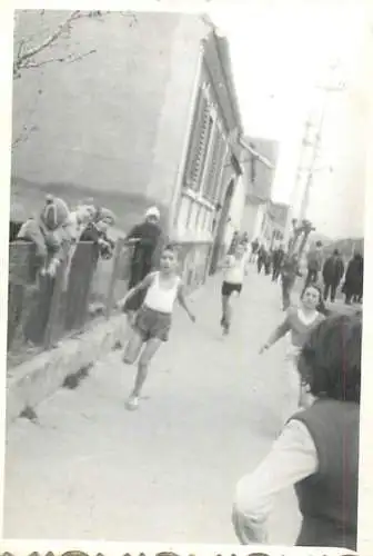 Romania photo 6 x 9 cm children cross running