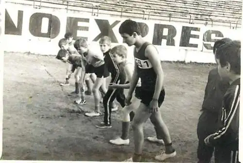 Romania photo 6 x 9 cm children cross startup line