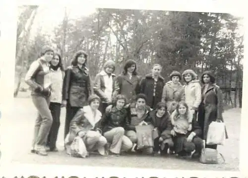 Romania 1980 sport event cross photo 6 x 9 cm group photo friends coiffure outfits