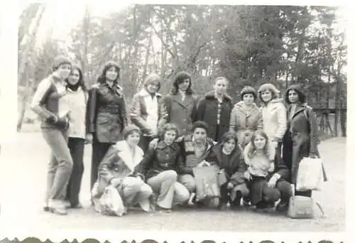 Romania 1980 sport event cross photo 6 x 9 cm group photo friends coiffure outfits