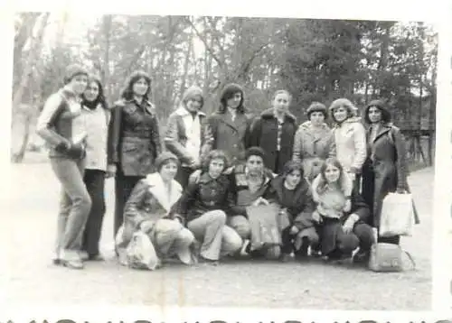 Romania 1980 sport event cross photo 6 x 9 cm group photo friends coiffure outfits