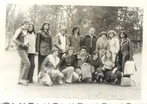 Romania 1980 sport event cross photo 6 x 9 cm group photo friends coiffure outfits