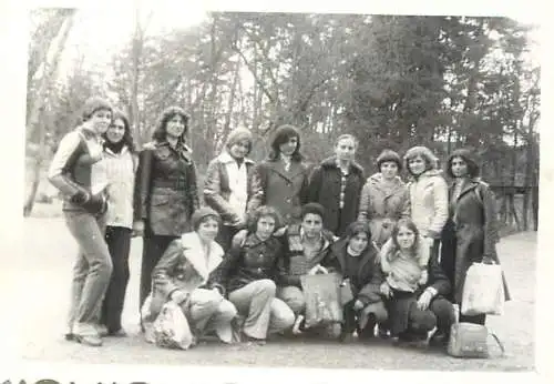 Romania 1980 sport event cross photo 6 x 9 cm group photo friends coiffure outfits