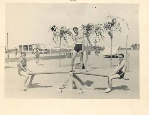 Romania foto 6 x 9 cm social history Bucharest 1939 Floreasca pool play