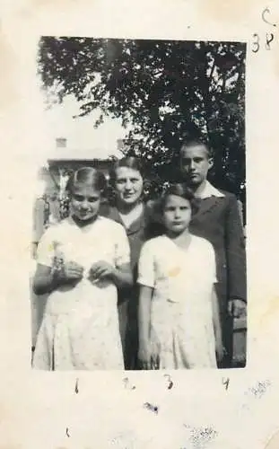 Poto 6 x 9 cm people social history family scene 1934