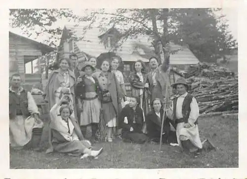 Poto 6 x 9 cm people social history traditional costumes family scene
