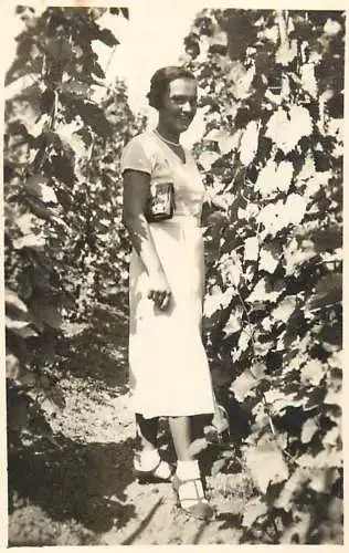 Poto 6 x 9 cm people social history elegant woman with pearls 1932