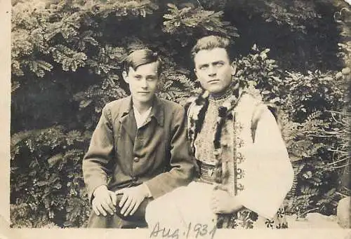 Poto 6 x 9 cm people social history men in the forest 1931 traditional costumes