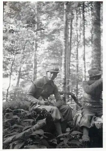 Poto 6 x 9 cm people social history hunters in the forest 1939