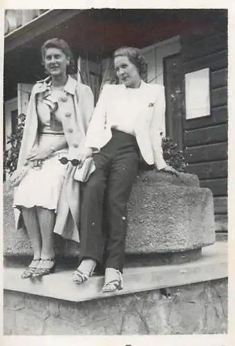 Poto 6 x 9 cm people social history elegant women at Sovata 1939