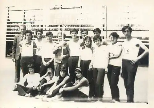 Foto photo 6 x 9 cm Romania delegatie sportiva Caras Severin 1974 Bucuresti