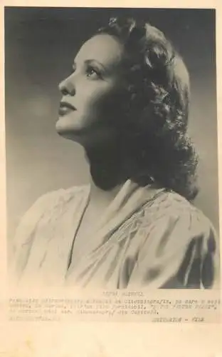 Actress Linda Darnell