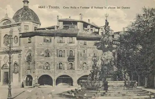 Italy Trento Casa Rella e Fontana di Nettuno in piazza del Duomo