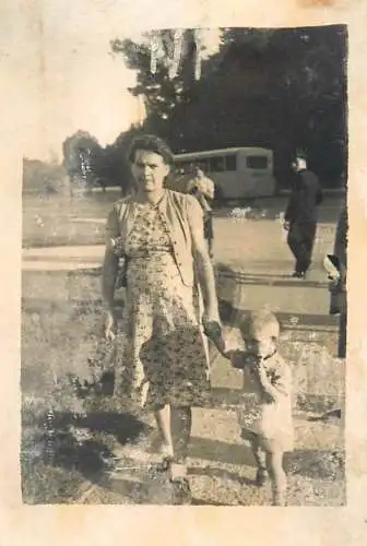 Photo 6 x 9 cm Romania social history woman and child in nature