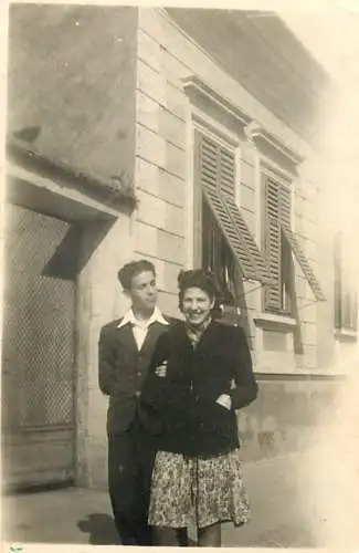 Photo 6 x 9 cm Romania social history elegant couple strolling