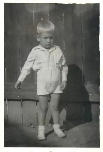 Photo 6 x 9 cm Romania social history small child elegant dressed