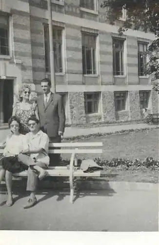 Photo 6 x 9 cm Romania social history friends in the park