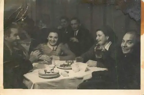 Photo 6 x 9 cm Romania social history friends at restauratn joy happyness
