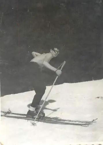 Photo 6 x 9 cm Romania social history ski scene