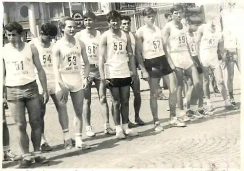 Photo 6 x 9 cm Romania social history athletic stadium boys race starting line