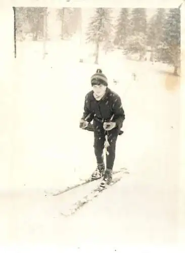 Photo 6 x 9 cm Romania social history ski scene