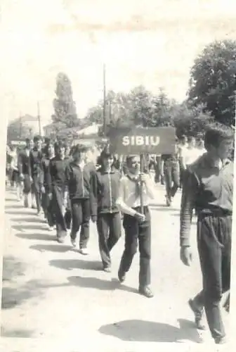 Photo 6 x 9 cm Romania social history communist march parade