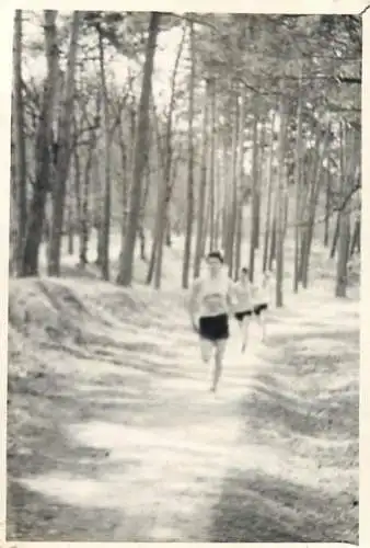 Photo 6 x 9 cm Romania social history sport scene athletic in forest