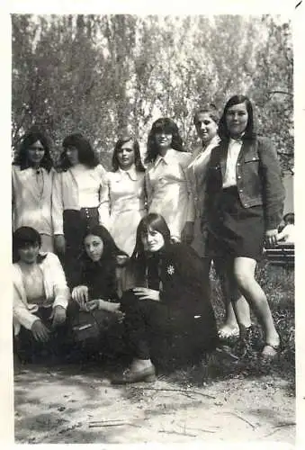 Photo 6 x 9 cm Romania social history group photo of girls