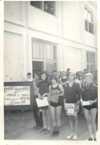 Photo 6 x 9 cm Romania social history athletic competition awards