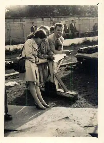 Photo 6 x 9 cm Romania social history athletic competition cheer joke
